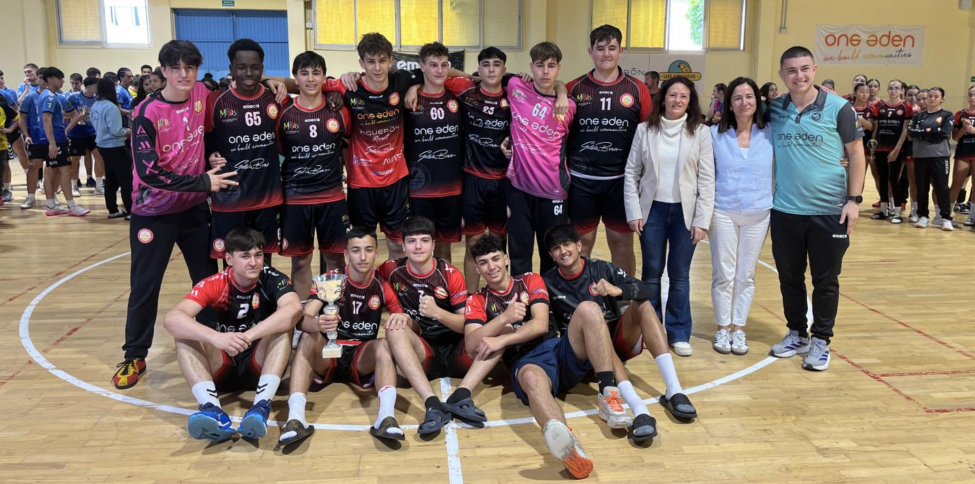 El One Eden Mijas de categoría cadete-juvenil, se ha proclamado campeón. 
