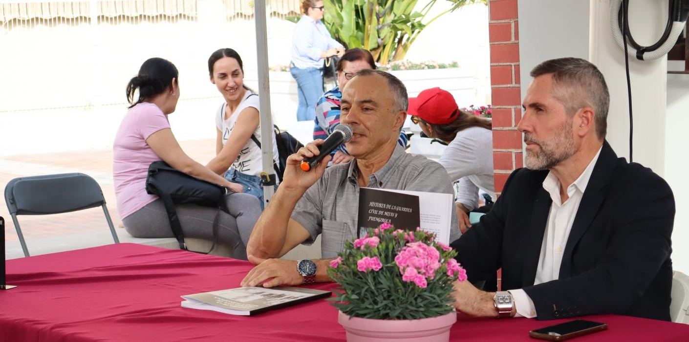 Agustín Fraile presenta su libro sobre la historia de la Guardia Civil de la zona