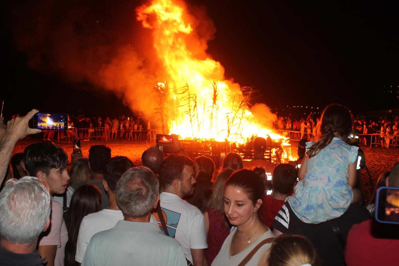 Justo a medianoche será la quema tradicional de los júas