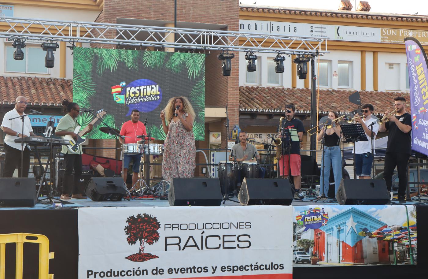 Música y bailes en directo. | MIJAS COMUNICACIÓN