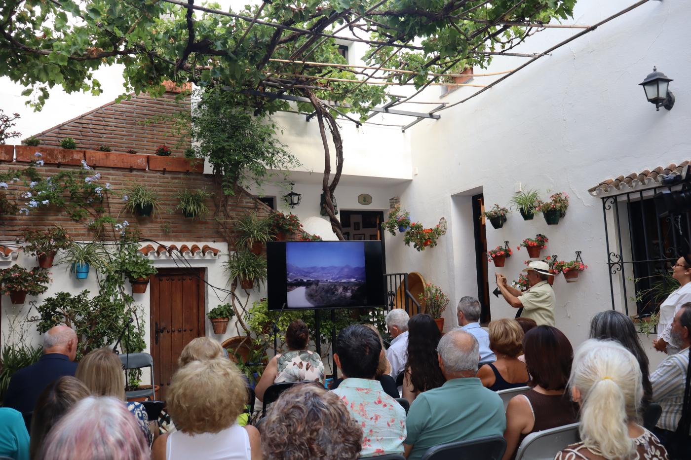 Durante el acto se proyectó también el audiovisual ‘Mijas, el camino de la historia’, dirigido por Cristóbal Gallego de Mijas Comunicación.