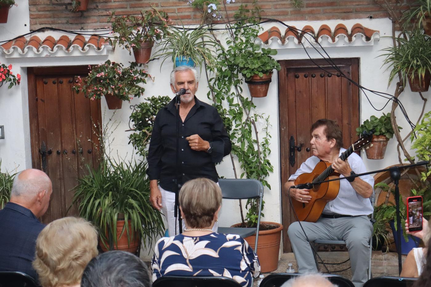 La tarde también contó con flamenco, ya que se sumaron al aniversario Sebastián Navas, al cante y Juan Cobos, a la guitarra.