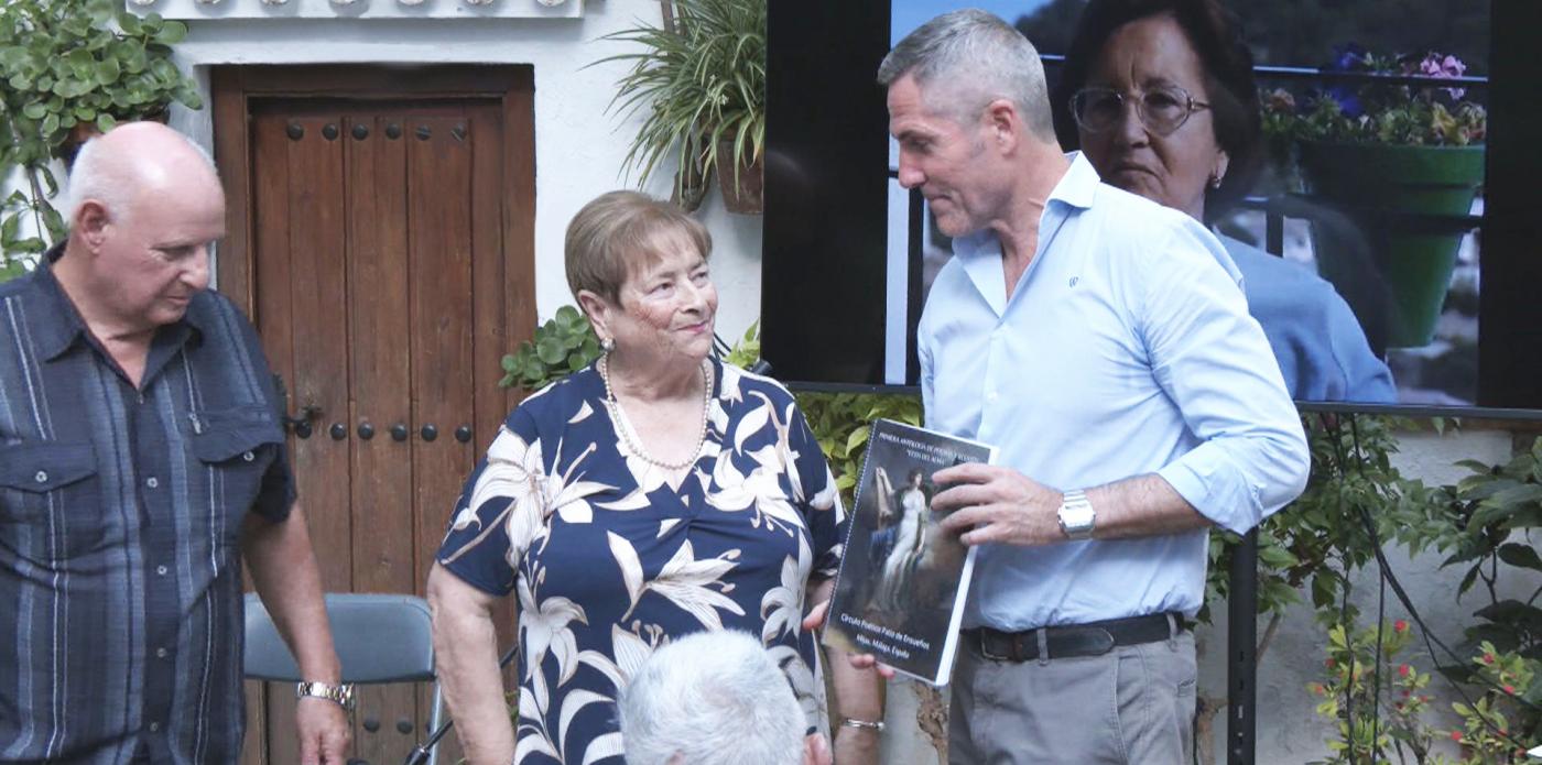 Patio de Ensueño aprovechó también para presentar la publicación de la primera antología de poesías y relatos ‘Ecos del alma’.