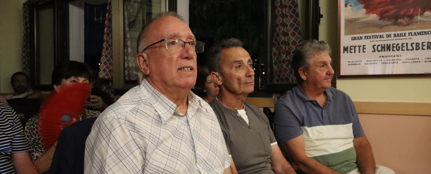 Diego Morilla (izqda.), presidente de la Peña Flamenca Unión del Cante.