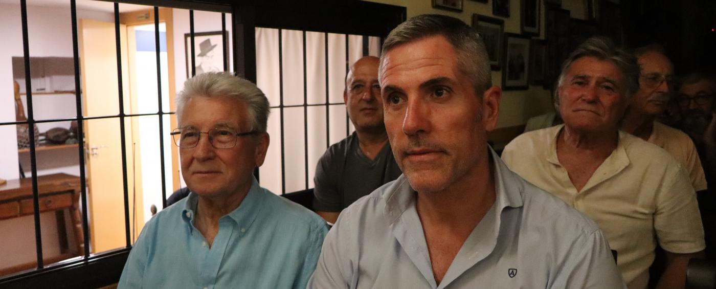 El concejal de Cultura de Mijas, Juan Carlos Maldonado (dcha.), asistió al festival.
