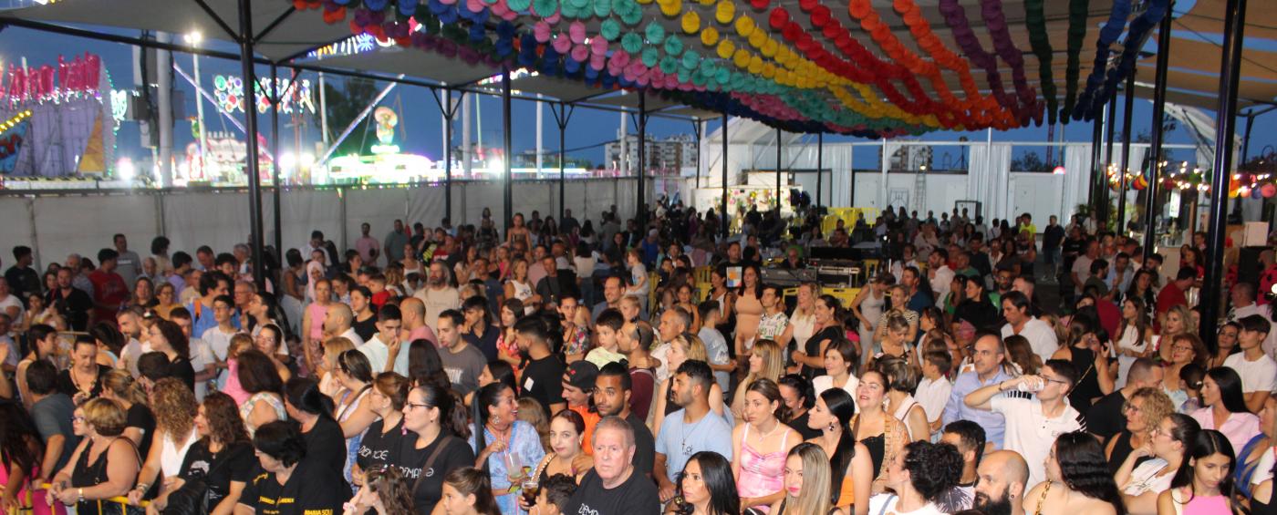 En la Caseta Municipal tendremos la actuación infantil, elección de reyes infantiles y actuaciones musicales. |