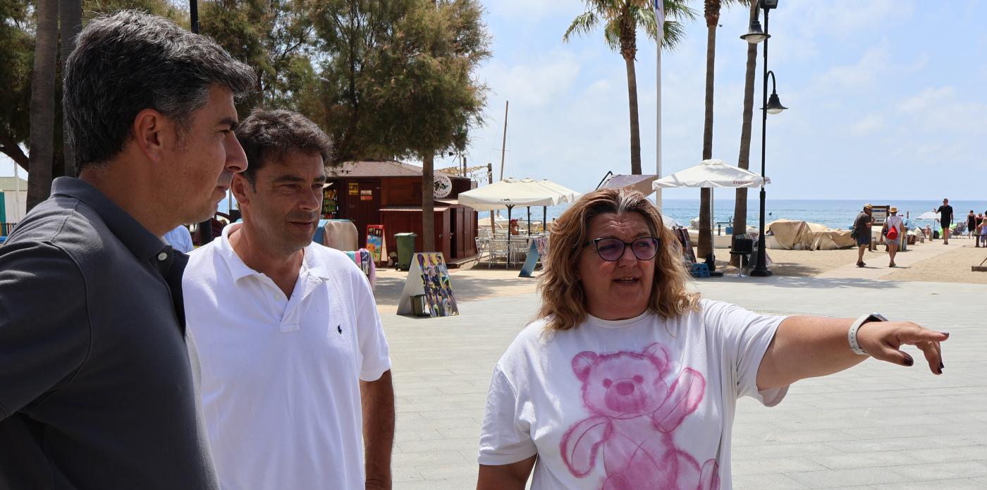 La edil de Fiestas, Silvia Marín, junto a los técnicos del área Juan Antonio Tamayo (centro) y Javier Peláez (izquierda). |