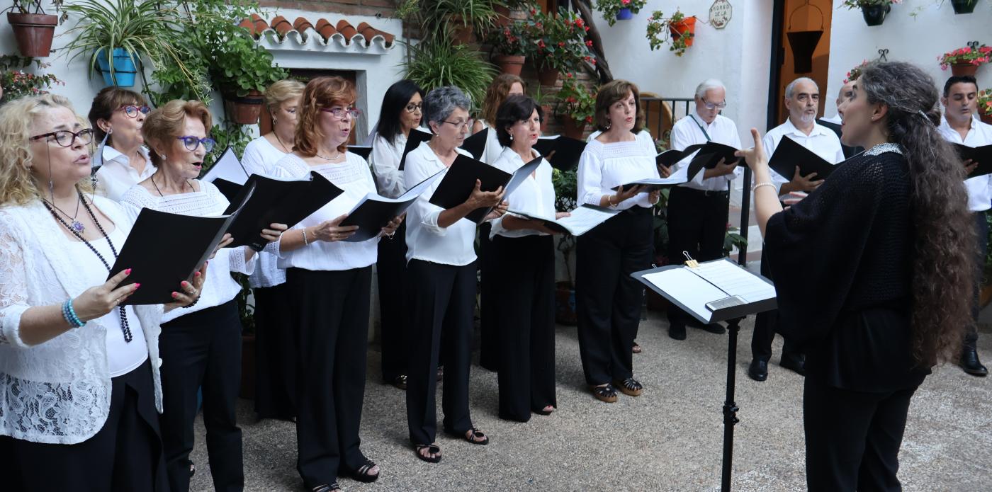 22 personas componen esta agrupación musical. 