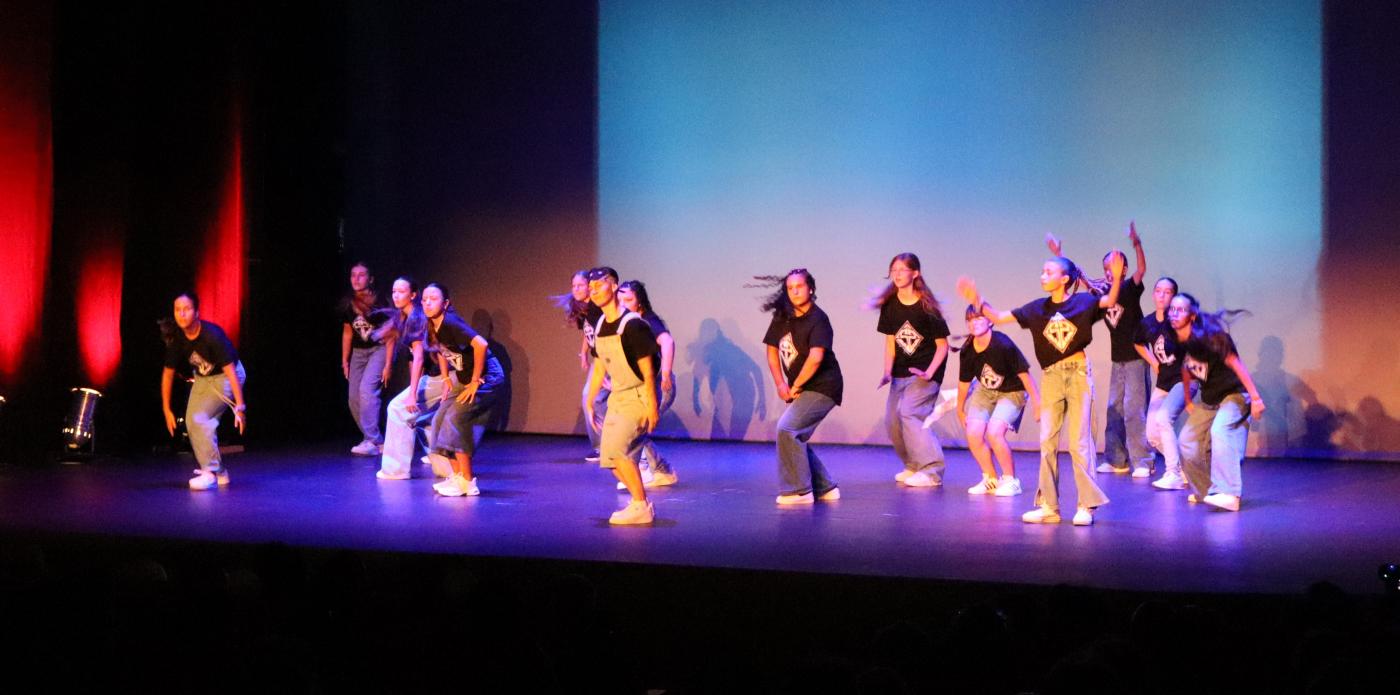 El teatro de Las Lagunas acogió este espectáculo de la escuela de baile Surdígenas.