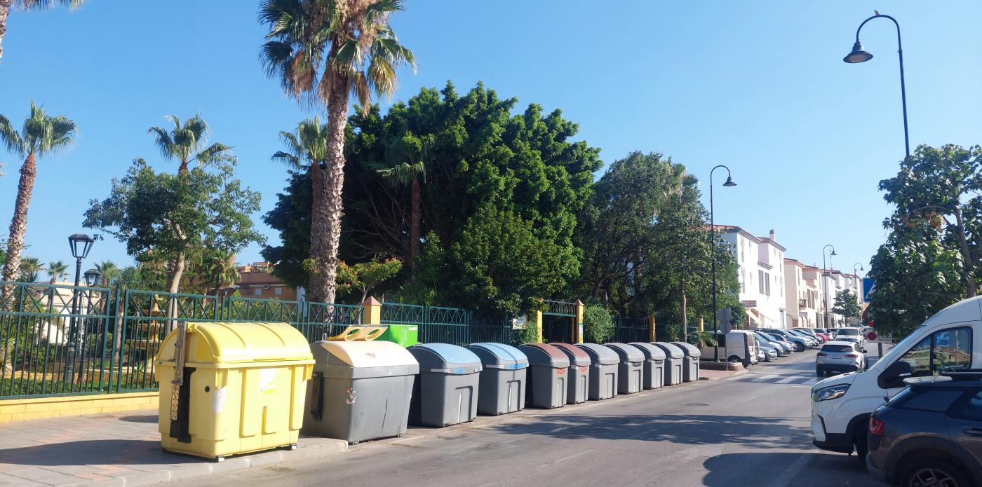 En ocasiones, los contenedores en superficies afectan visualmente a la estética de la ciudad, considera Cs.  PRENSA CS MIJAS. 