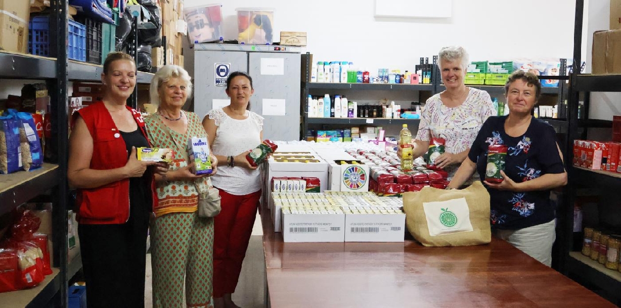 Soroptimist International donates products worth two thousand euros to the Food Bank