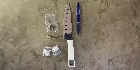 Interceptan en la calle a un varón que portaba un cuchillo, marihuana y cocaína