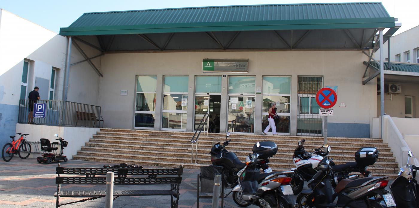 Fachada del centro de salud de Las Lagunas.  ARCHIVO. 