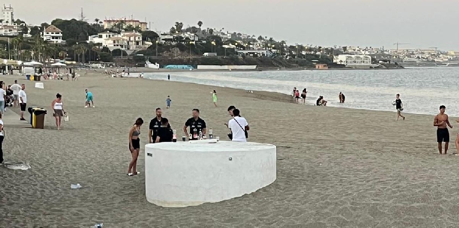 Cuatro jóvenes denunciados por consumir alcohol y sustancias estupefacientes en la playa
