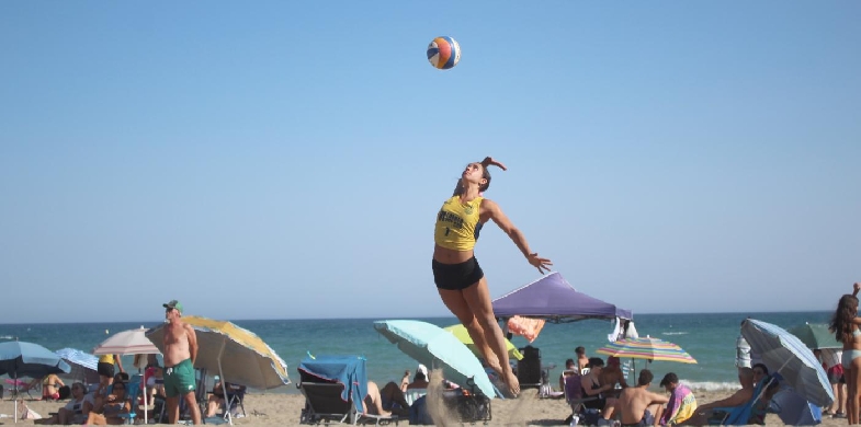 80 parejas en el VI Torneo de Vóley Playa de La Cala de Mijas