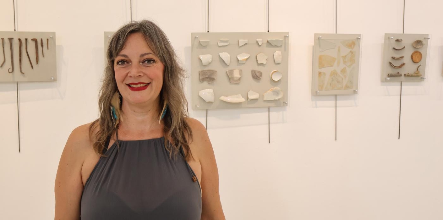 La artista multidisciplinar mijeña Celia Jiménez muestra su memoria histórica familiar