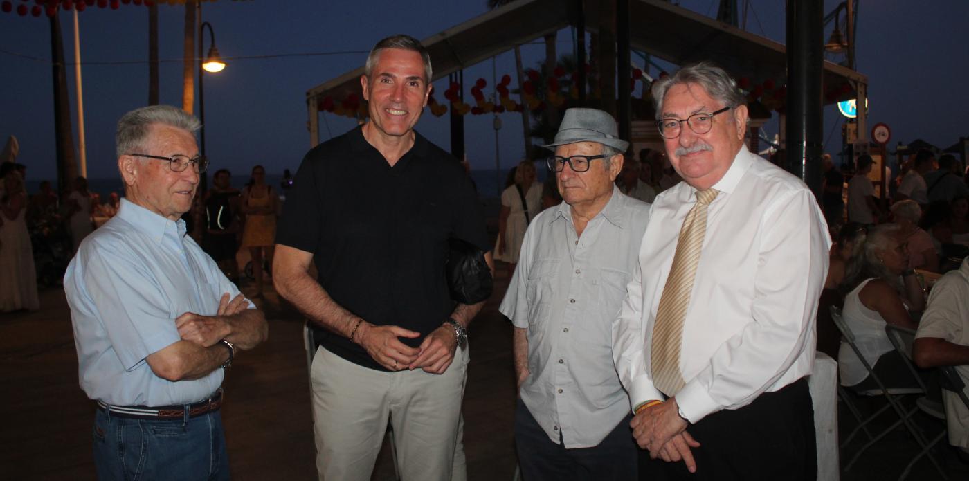 El edil de Cultura Juan Carlos Maldonado con los organizadores del evento.
