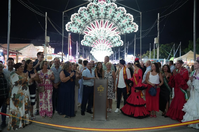 La Feria de La Cala ya brilla con luz propia 