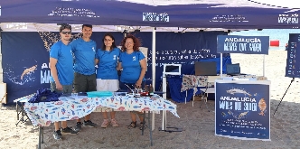 La campaña ‘Mares que saben’ hace su primera parada en Mijas en la playa El Bombo