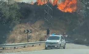 Declarado un incendio forestal en el entorno de la Venta Los Condes de Valtocado