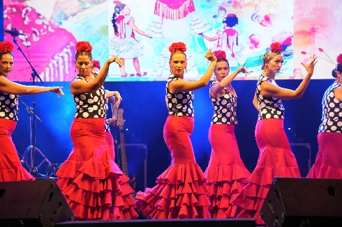 Viernes de feria con doblete de conciertos y mucha afluencia de público
