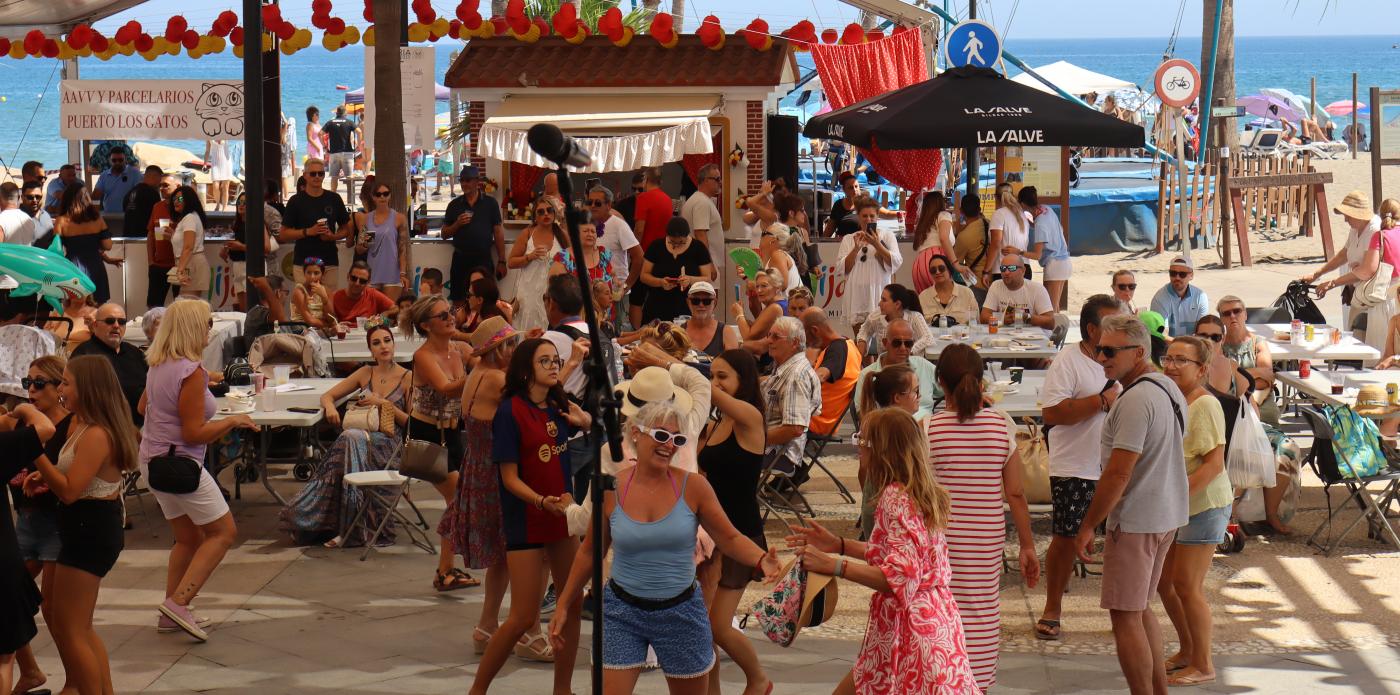 La Feria de La Cala también celebró ayer su última jornada de día. |