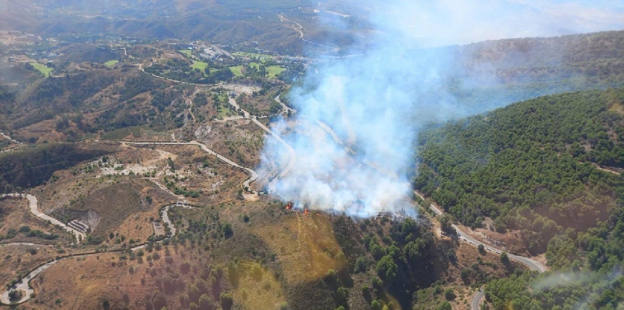 Fire brought under control at the Reciclados Mijas plant in La Cala