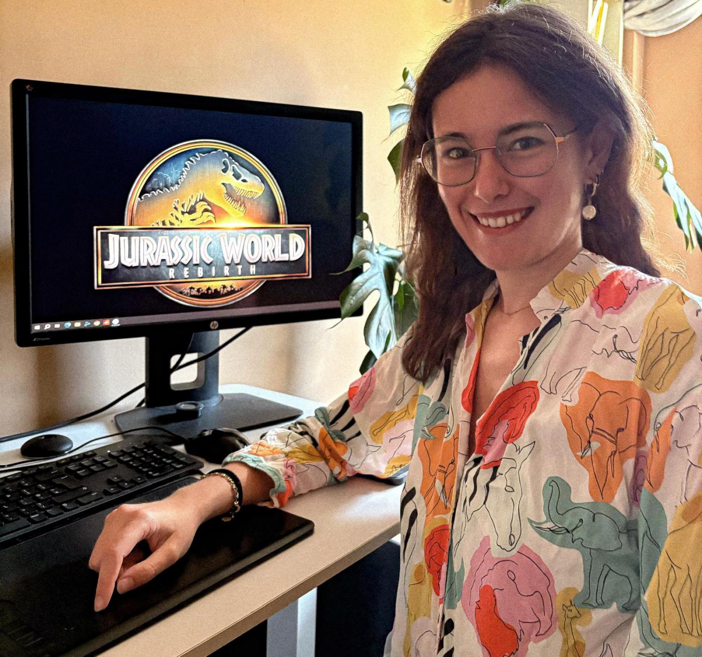 Alba Sánchez-Serrano trabajando en la última película de la saga de Parque Jurásico