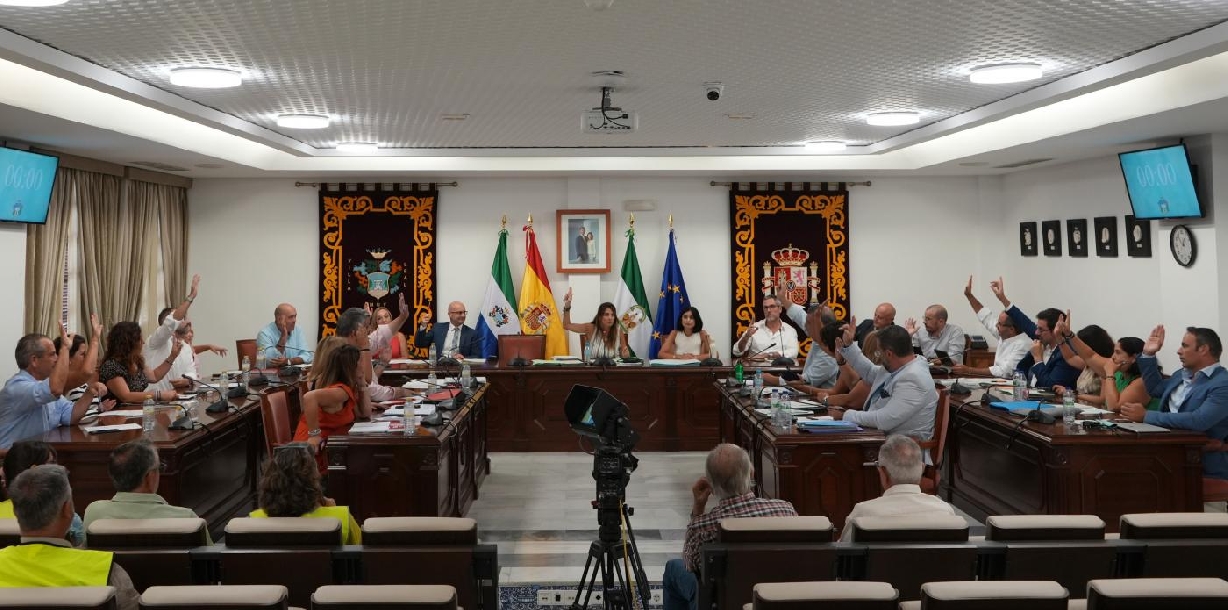 Mijas pedirá al Gobierno central que estudie medidas para frenar la erosión del litoral
