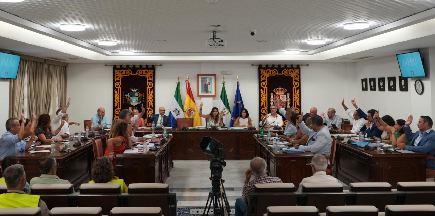 Mijas pedirá al Gobierno central que estudie medidas para frenar la erosión del litoral