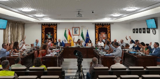 Mijas pedirá al Gobierno central que estudie medidas para frenar la erosión del litoral