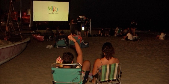 Noche de película en la playa del Torreón