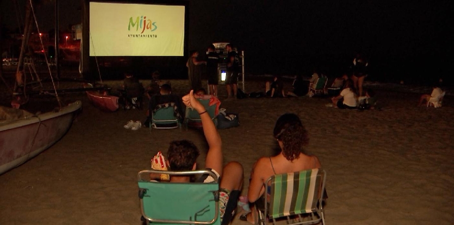 Noche de película en la playa del Torreón